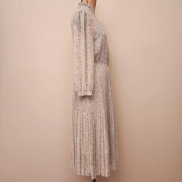 Uniqlo Pleated Chiffon Dress - Picture 5 of 14